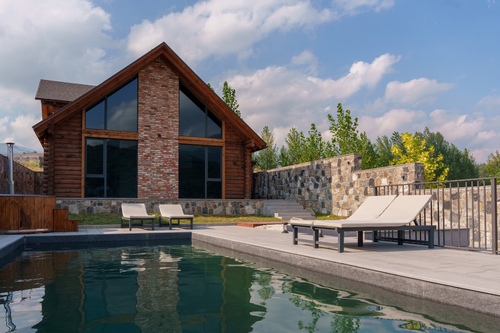 Heating pool villa with forest view, hot tube, cinema and PlayStation